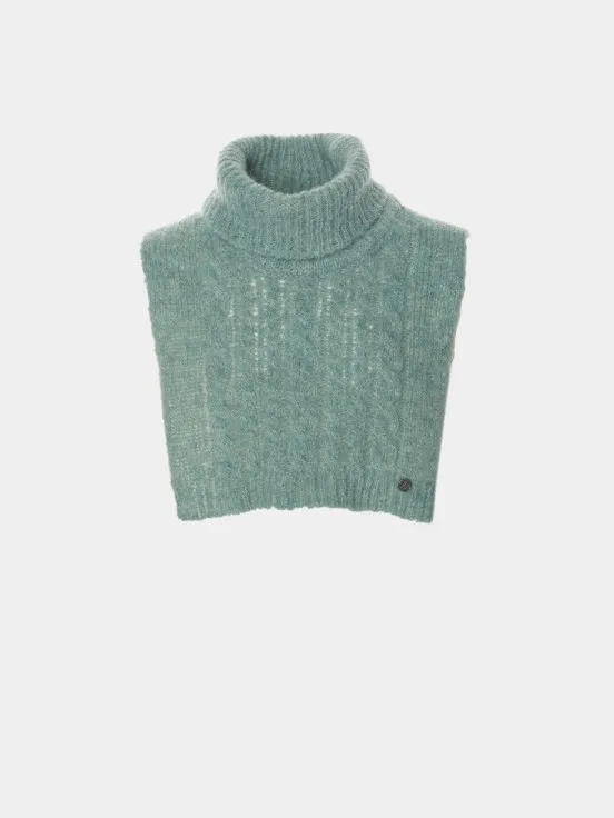 Knitted turtleneck collar