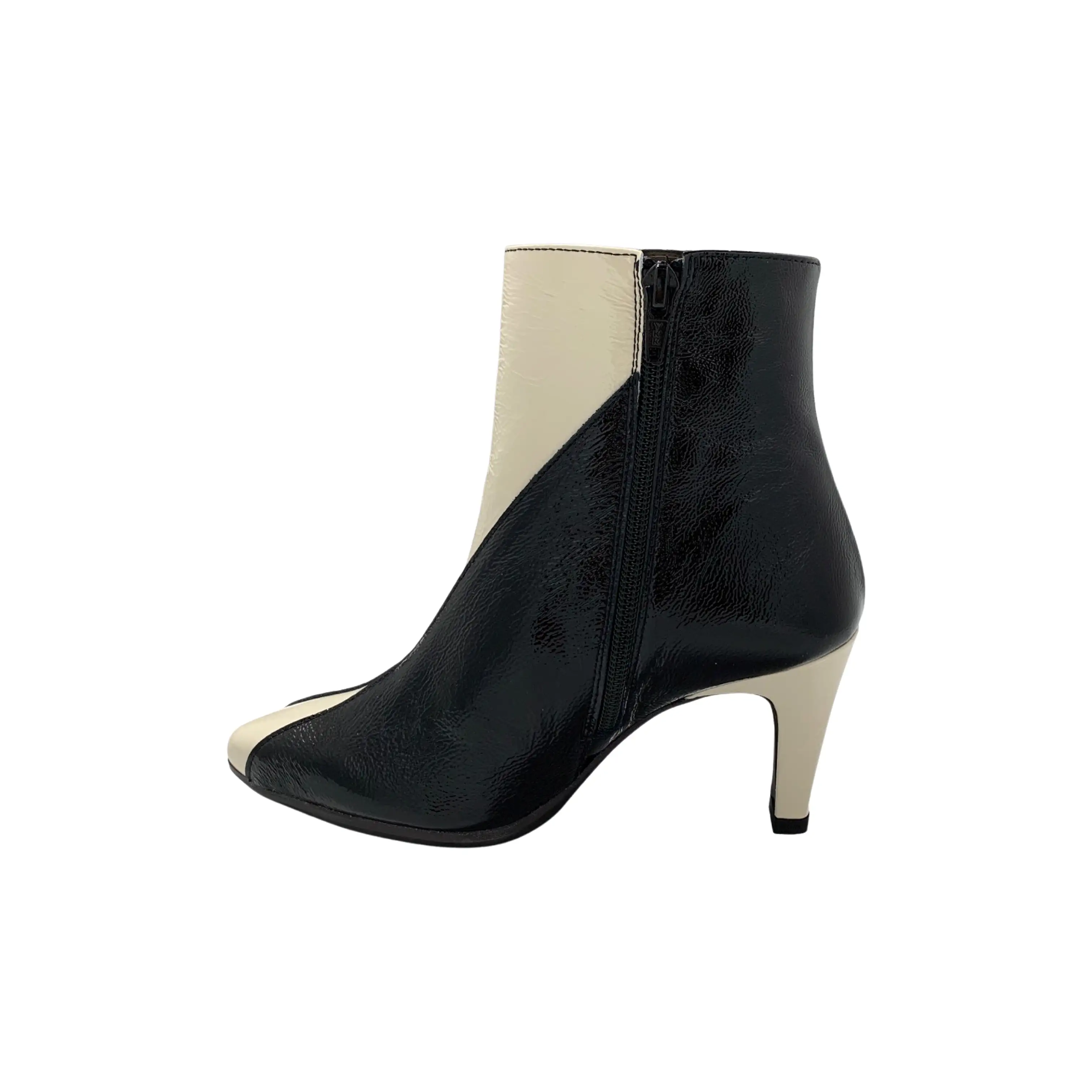 M4251 Black/White Leather Bootie