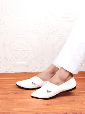 Men Ethnic White Criss Cross Slip On Juttis and Mojaris