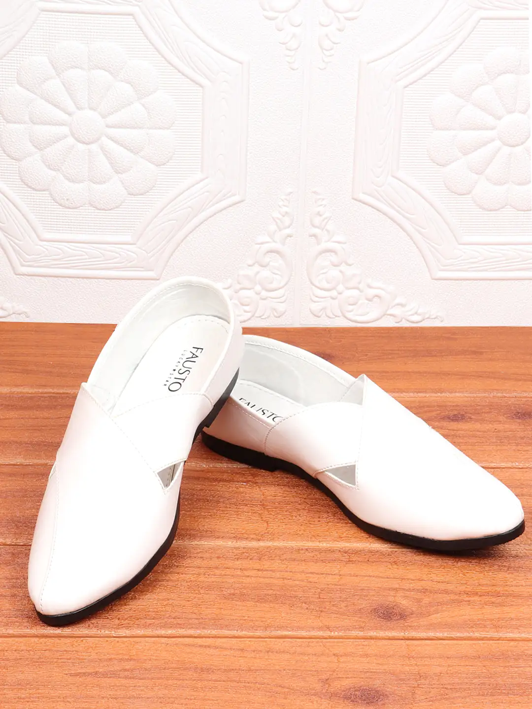 Men Ethnic White Criss Cross Slip On Juttis and Mojaris