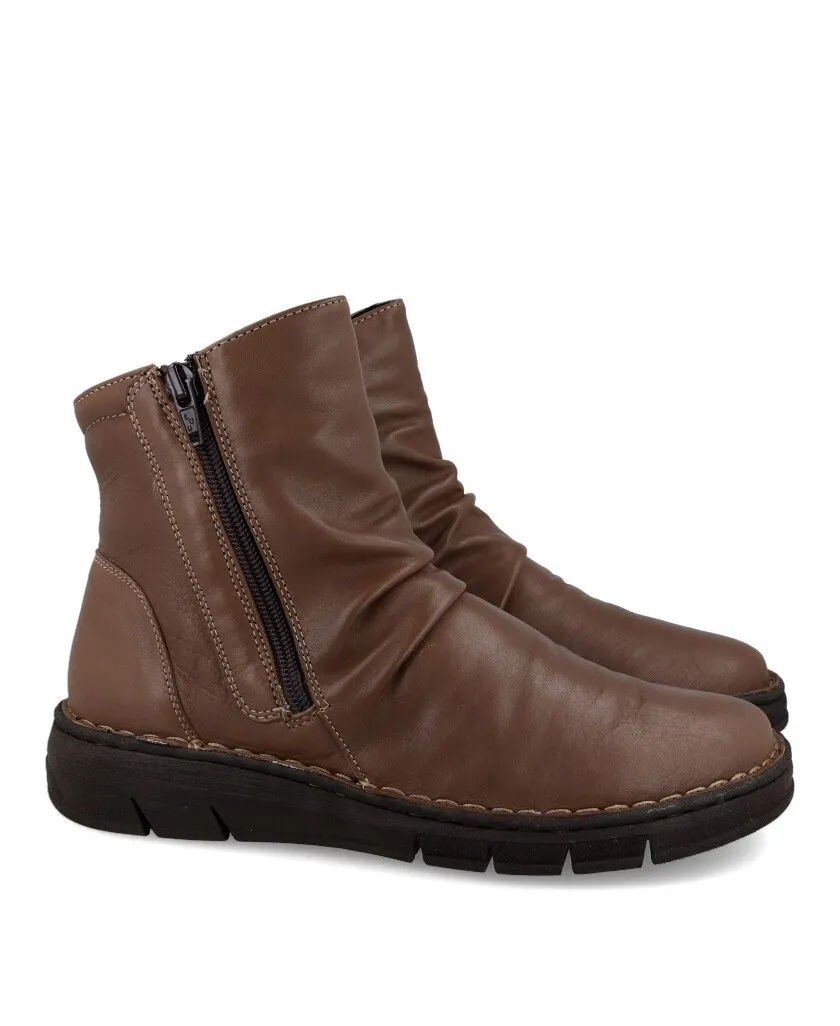 Walk and Fly Daily 918-010 Brown leather bootie