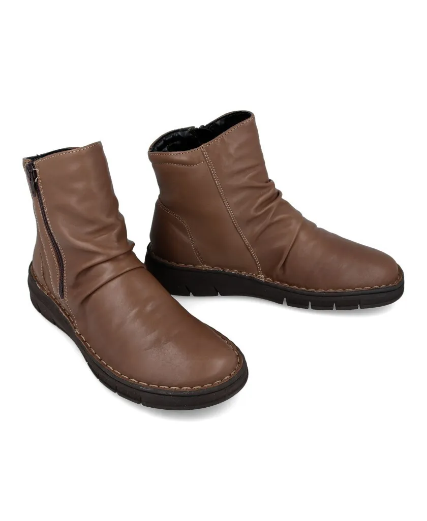 Walk and Fly Daily 918-010 Brown leather bootie