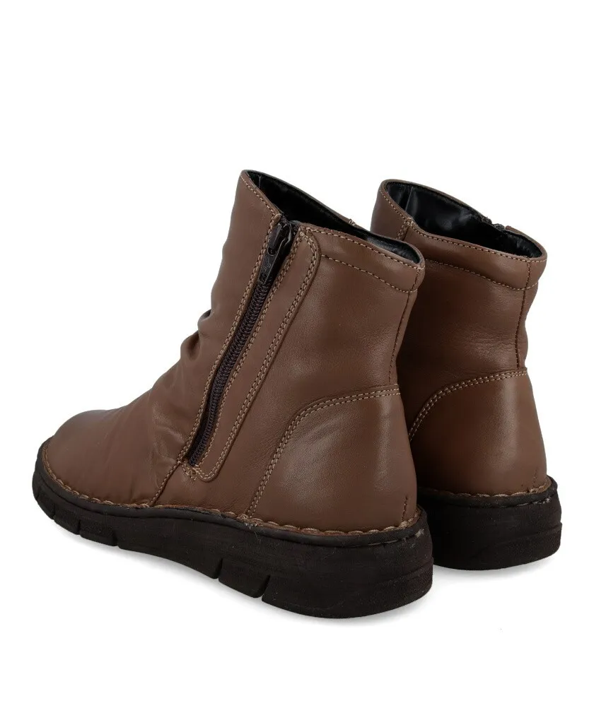 Walk and Fly Daily 918-010 Brown leather bootie